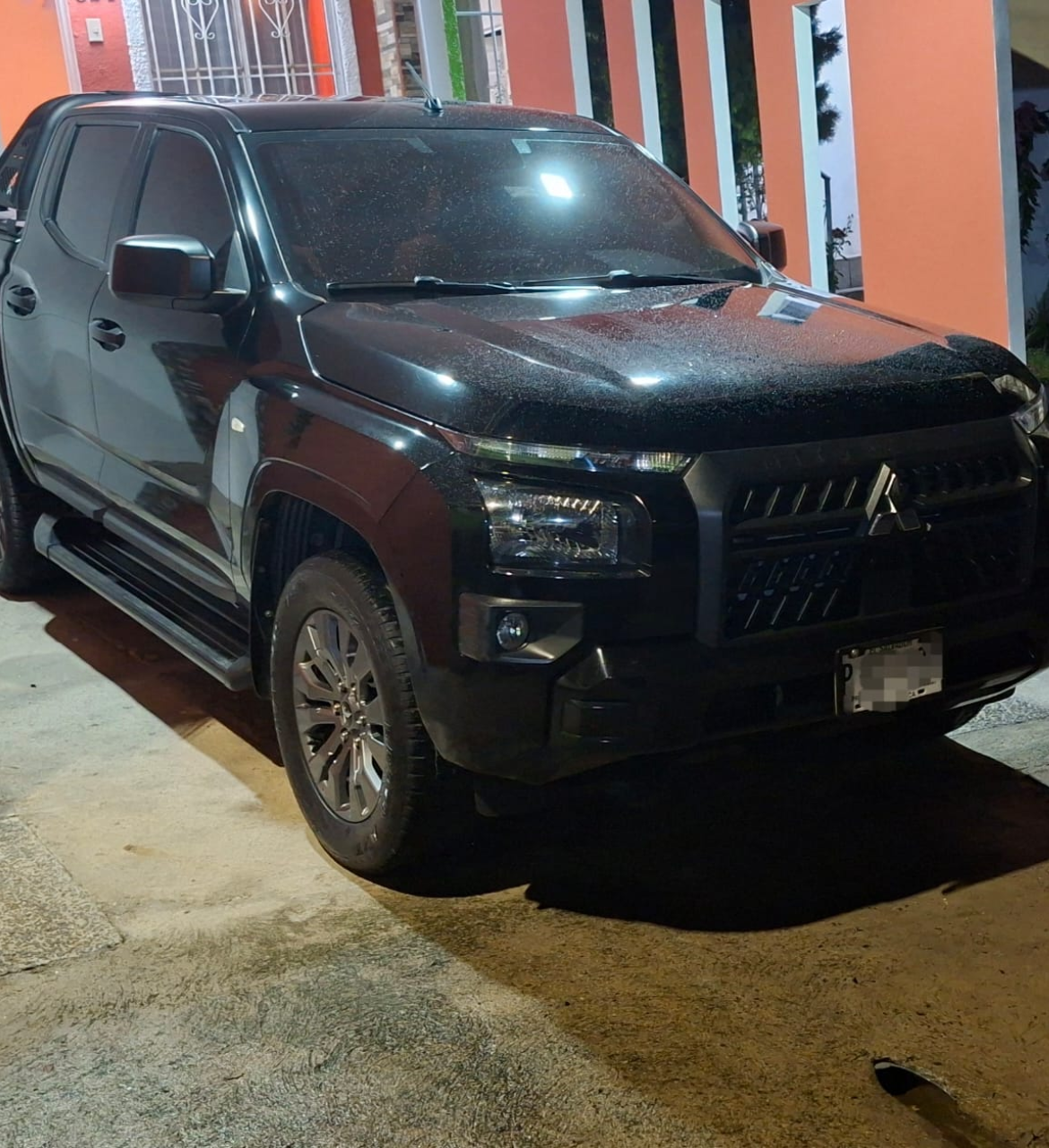 Mitsubishi L200 Negro